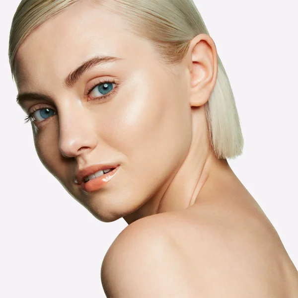 MAC Mini Fix+ Setting Spray - Original 30ml 4 MAC Mini Fix+ Setting Spray - Original 30ml - Image 2