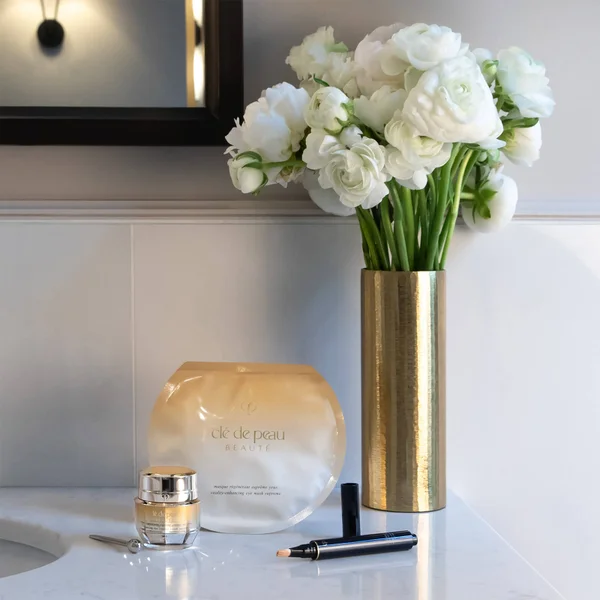 Clé De Peau Beauté Radiant Corrector For Eyes (Various Shades) 6 Clé De Peau Beauté Radiant Corrector For Eyes (Various Shades) - Image 4