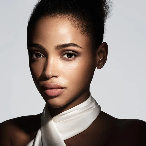 Laura Mercier Tinted Moisturizer Light Revealer 50ml (Various Shades) 5 Laura Mercier Tinted Moisturizer Light Revealer 50ml (Various Shades) - Image 3