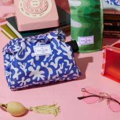 The Flat Lay Co. Open Flat Makeup Bag - Groovy Blue -Fashion Cosmetics Store 14017828 9305022420915162