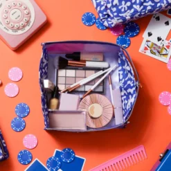 The Flat Lay Co. Open Flat Frosted Jelly Box Bag - Groovy Blue 13 The Flat Lay Co. Open Flat Frosted Jelly Box Bag - Groovy Blue -Fashion Cosmetics Store 14017829 1065022421470495