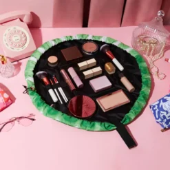 The Flat Lay Co. Open Flat Makeup Bag - Vibey Green -Fashion Cosmetics Store 14017833 4685022422684838