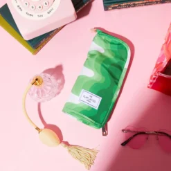 The Flat Lay Co. Standing Brush Case - Vibey Green -Fashion Cosmetics Store 14017837 4875022418428309