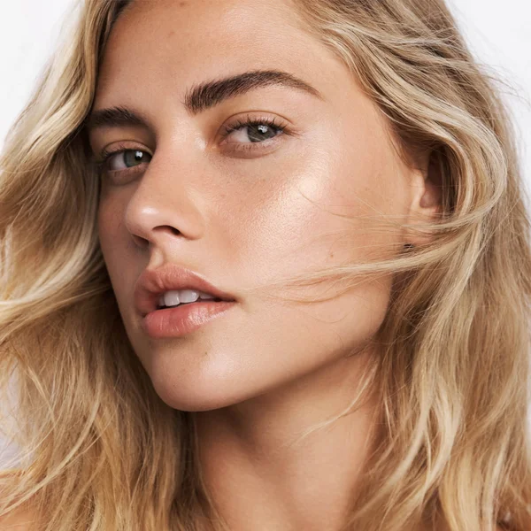 GUERLAIN Terracotta Luminizer The Shimmering Powder Highlighting And Golden Glow 62g (Various Shades) 5 GUERLAIN Terracotta Luminizer The Shimmering Powder Highlighting And Golden Glow 62g (Various Shades) - Image 3